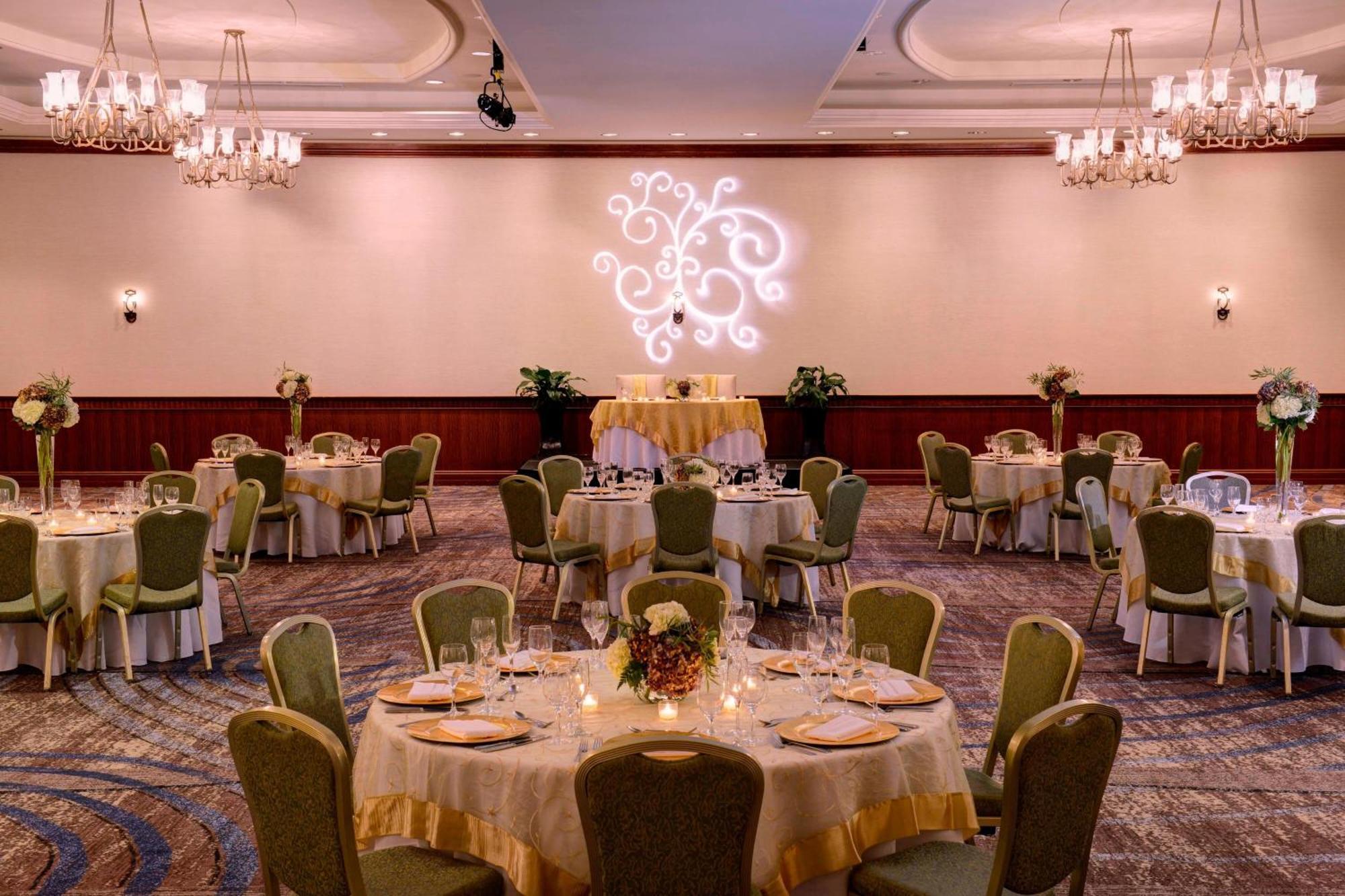 Newport News Marriott At City Center Esterno foto