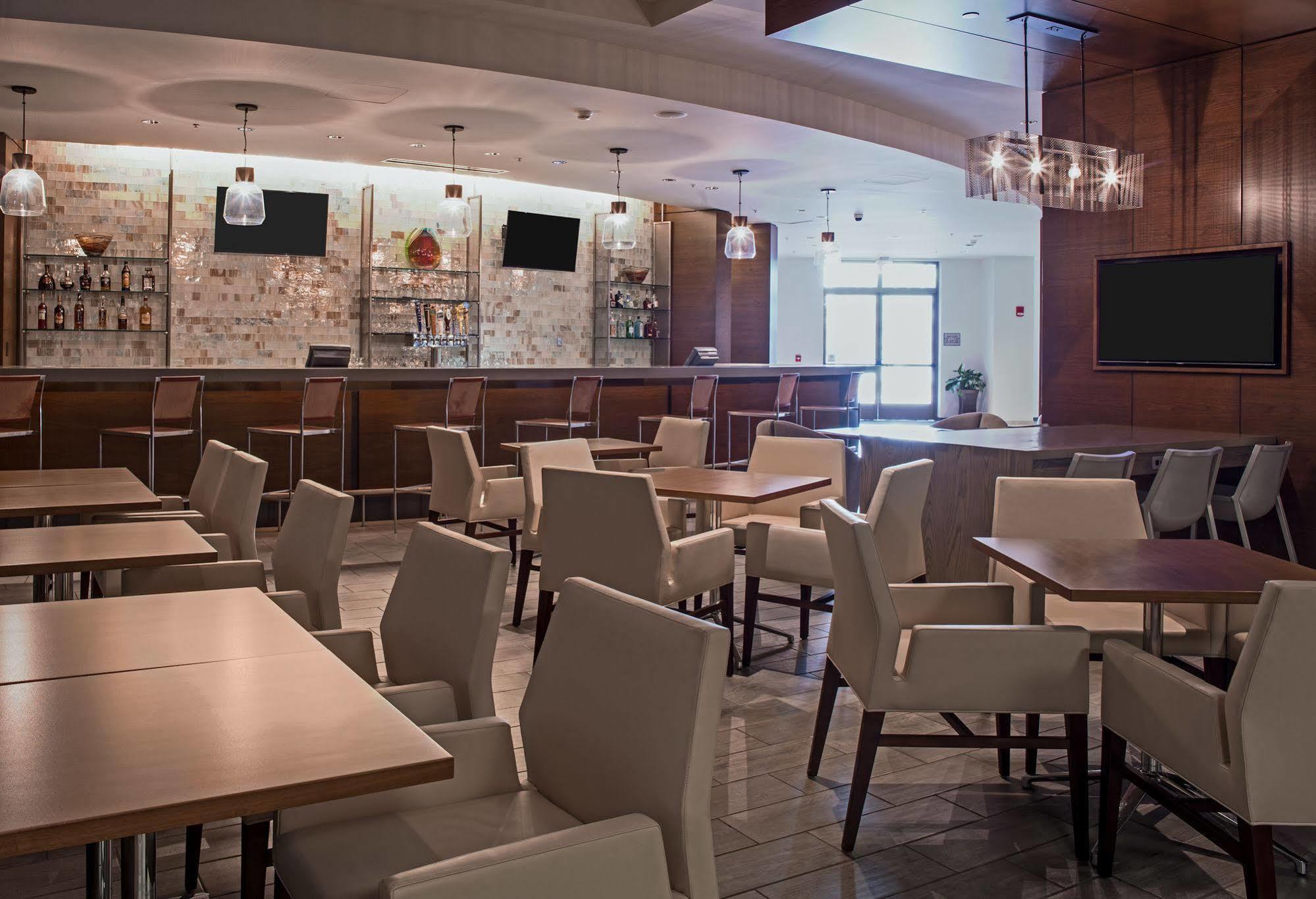 Newport News Marriott At City Center Esterno foto